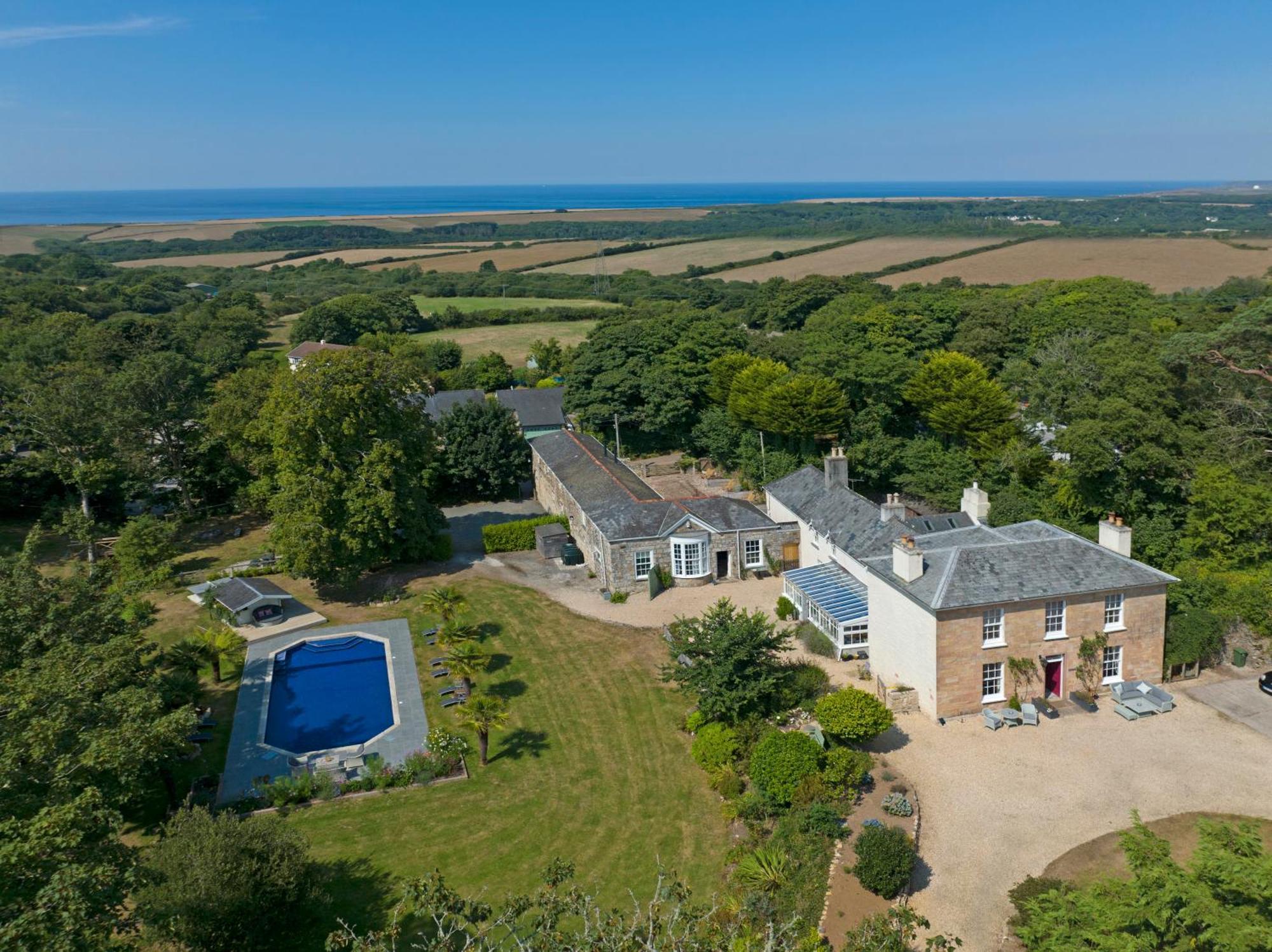 Red River Stables - Peaceful, Beautiful Grounds, Swimming Pool, Central Location For West Cornwall Camborne Exterior foto
