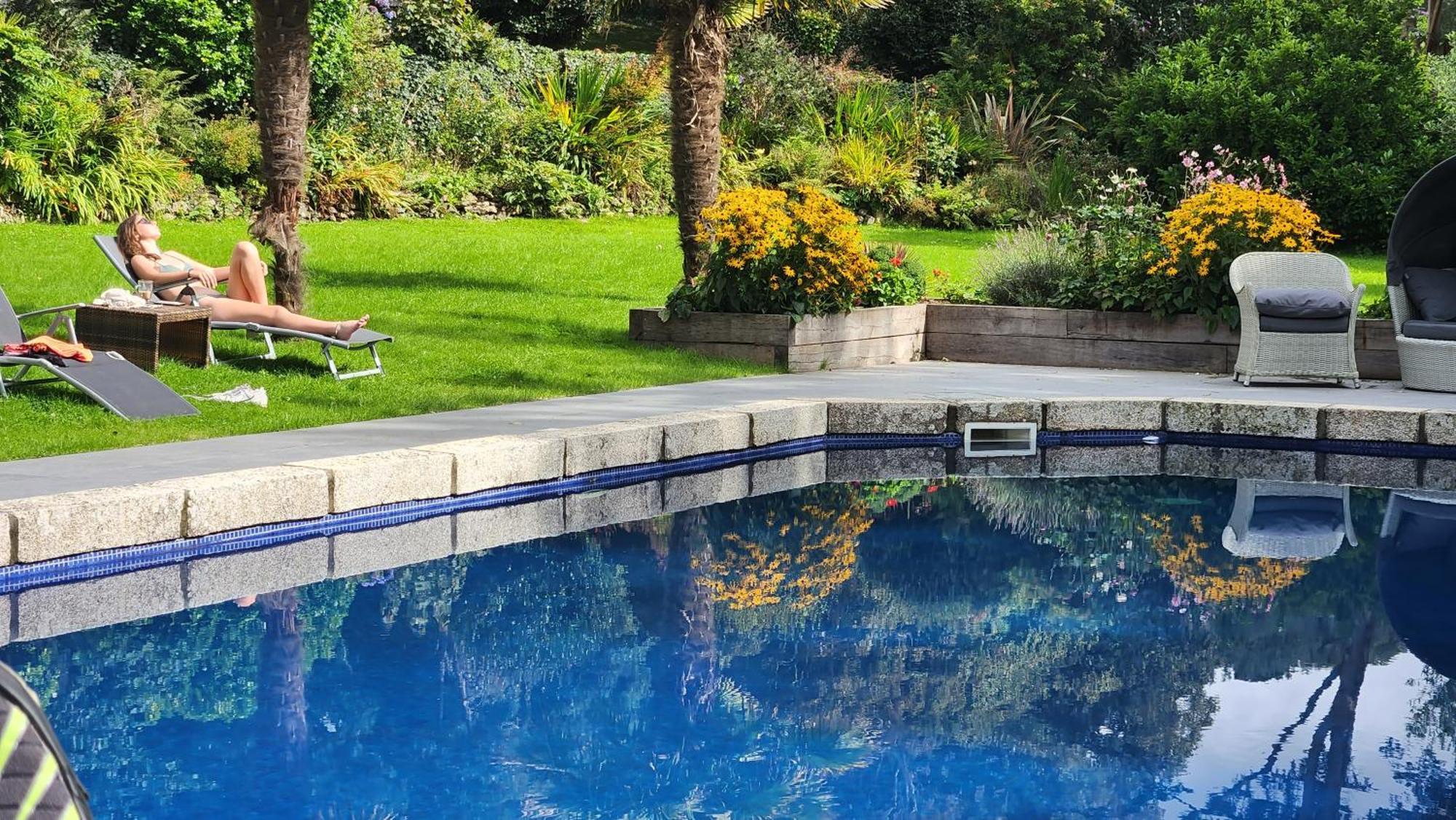 Red River Stables - Peaceful, Beautiful Grounds, Swimming Pool, Central Location For West Cornwall Camborne Exterior foto